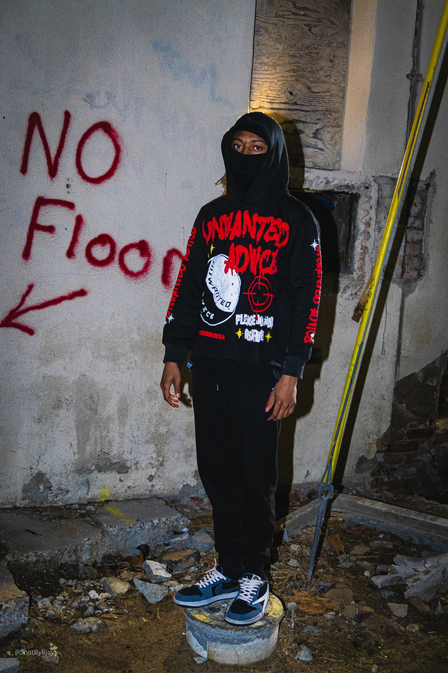 Heavyweight Cropped Hoodie (Black/Red)